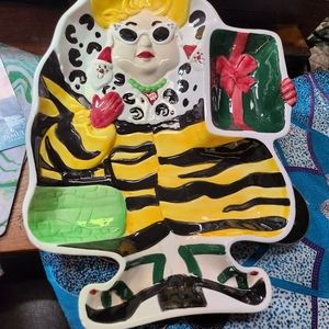 Boston Warehouse Lady Holding Gift Large Chip Dip Serving Platter. 2 chips